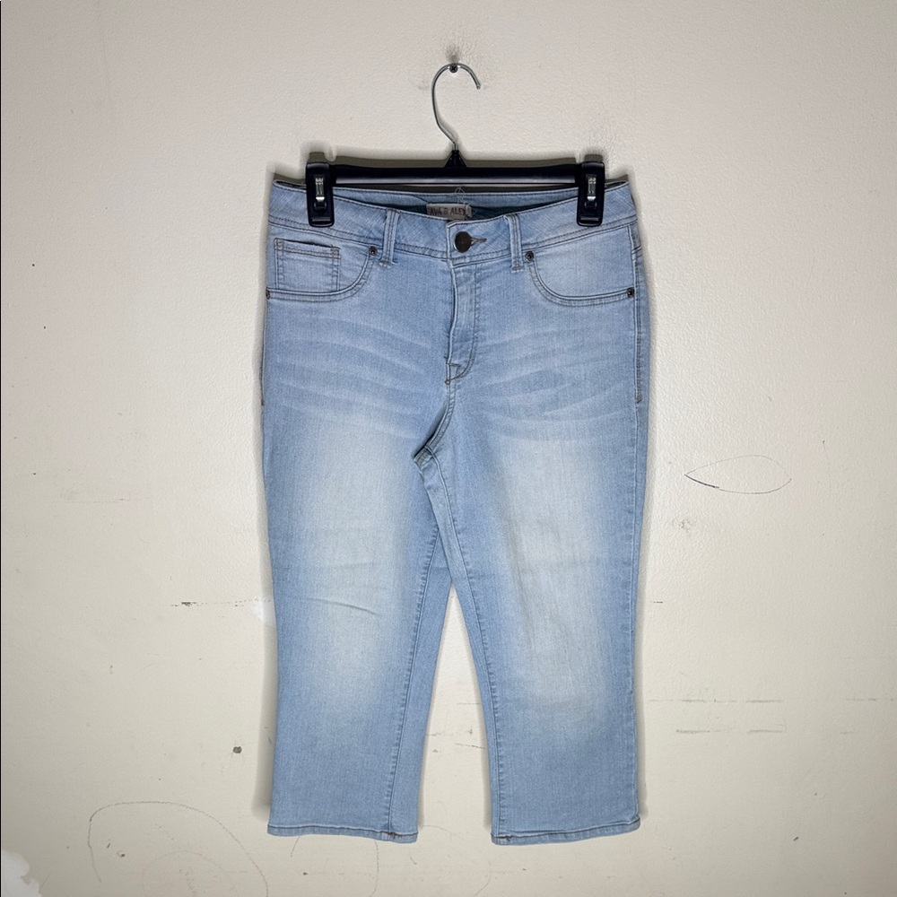 Ava & Alex Light Blue Denim Capri Pants Size 10